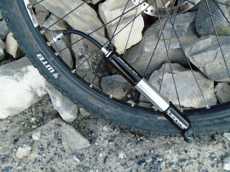 Tire pump