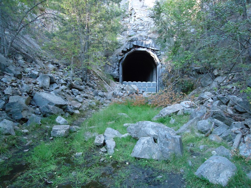 Adra tunnel, at 490 metres, is the longest spiral tunnel on the KVR. The entrance is partially blocked and safe passage cannot be guaranteed. There is a bypass road.