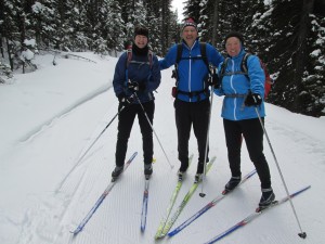 Dianne, SkierBob and Kate on Whiskey jack. Thanks to Norm for the photo.